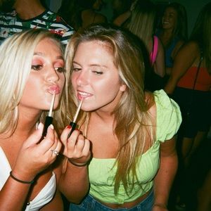 Meet your Posher, Julia